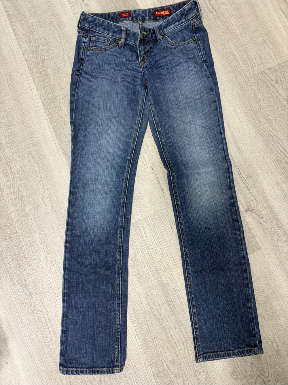 Express stella sWomen's Straight-Leg Jeans